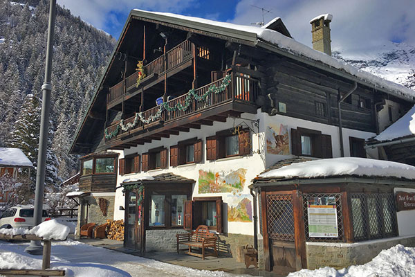 6_Hotel-Gran-Baita-Gressoney-Ristorante-Esterno-Neve